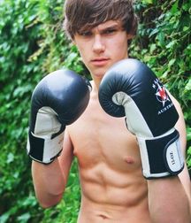 Hot Idols: Mitchell Hope 5dd0371f88434.jpg