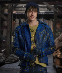 Hot Idols: Mitchell Hope 5dd0373b7445d.jpg