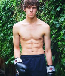 Hot Idols: Mitchell Hope 5dd0373f5d3d8.jpg