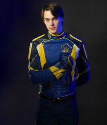 Hot Idols: Mitchell Hope 5dd03746bb9fd.jpg