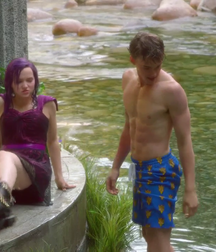 Hot Idols: Mitchell Hope 5dd03823454cd.png