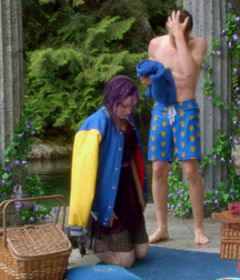 Hot Idols: Mitchell Hope 5dd03849cd54e.png