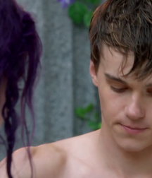 Hot Idols: Mitchell Hope 5dd038616e9ae.png