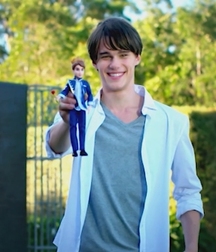 Hot Idols: Mitchell Hope 5dd0389551ee3.jpg