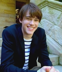 Hot Idols: Mitchell Hope 5dd0389746974.jpg