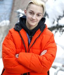 Hot Idols: Backpack Kid 5ddca362e9468.jpg
