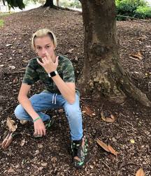 Hot Idols: Backpack Kid 5ddca3757206e.jpg