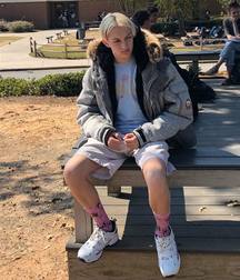 Hot Idols: Backpack Kid 5ddca37884210.jpg