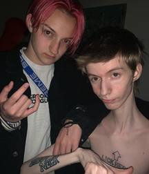 Hot Idols: Backpack Kid 5ddca37c24596.jpg