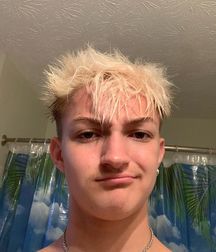 Hot Idols: Backpack Kid 5ddca41f5d147.jpg