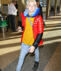 Hot Idols: Backpack Kid 5ddca422c4d30.jpg