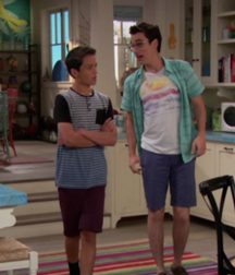 Hot Idols: Joey Bragg 5debf9dccaabb.png