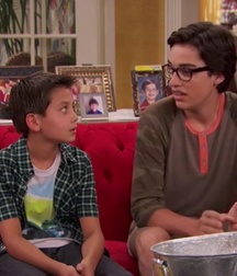 Hot Idols: Joey Bragg 5dec0dd7813b8.jpg