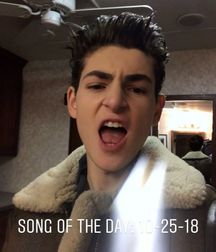 Hot Idols: David Mazouz 5decb748cc18a.jpg