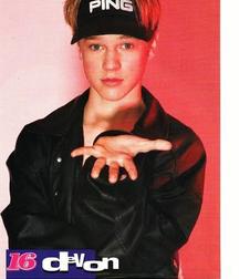 Hot Idols: Devon Sawa 5ded9c3bab79e.jpeg