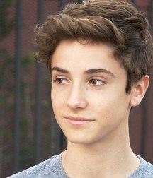 Hot Idols: Teo Halm 5df85a46541bf.jpg