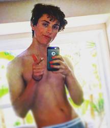 Hot Idols: Teo Halm 5df85a7b4337f.jpg