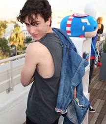 Hot Idols: Teo Halm 5df85a83ae9ca.jpg