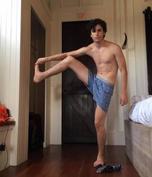 Hot Idols: Teo Halm 5df85a9f27601.jpg