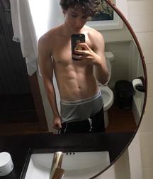 Hot Idols: Teo Halm 5df85aaa0a926.jpg