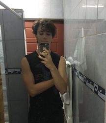 Hot Idols: Teo Halm 5df85ab34e39c.jpg