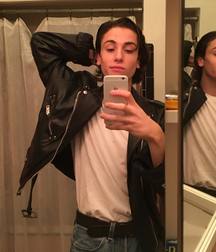 Hot Idols: Teo Halm 5df85ac52e2ad.jpg