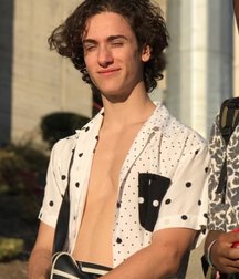 Hot Idols: Teo Halm 5df85adc22783.jpg