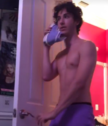 Hot Idols: Teo Halm 5df85b18a4513.jpg