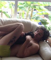 Hot Idols: Teo Halm 5df85b35105ae.jpg