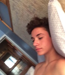 Hot Idols: Teo Halm 5df85b4e8c6e4.jpg