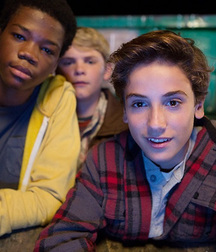Hot Idols: Teo Halm 5df85b559c2b5.jpg