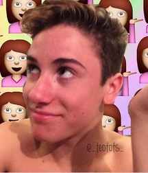 Hot Idols: Teo Halm 5df85b9fa2210.jpg