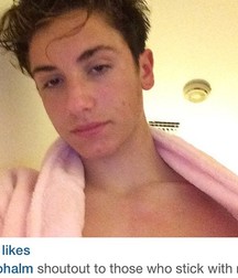 Hot Idols: Teo Halm 5df85bae349f4.jpg