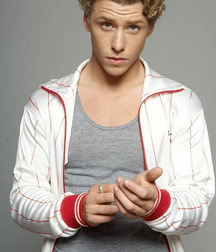 Hot Idols: Mitch Hewer 5df85d084f54a.jpg