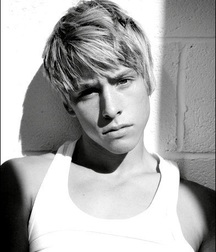 Hot Idols: Mitch Hewer 5df85d0be0734.jpg