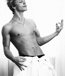 Hot Idols: Mitch Hewer 5df85d1eddf38.jpg