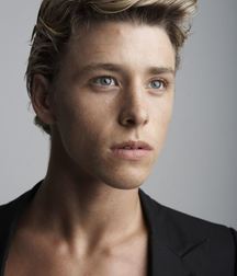 Hot Idols: Mitch Hewer 5df85d29e6fc2.jpg