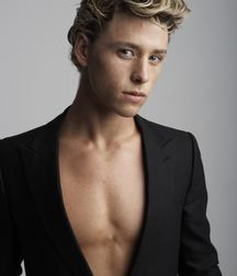 Hot Idols: Mitch Hewer 5df85d2fd41b1.jpg