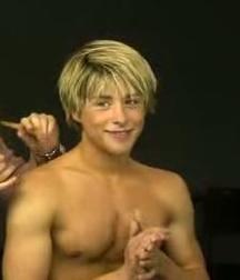 Hot Idols: Mitch Hewer 5df85d506c416.jpg
