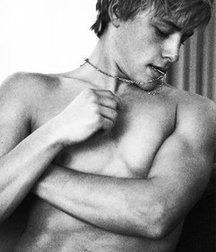 Hot Idols: Mitch Hewer 5df85d536c12e.jpg