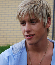 Hot Idols: Mitch Hewer 5df85d7bc81e1.jpg
