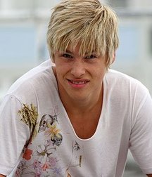 Hot Idols: Mitch Hewer 5df85d8c19f5d.jpg
