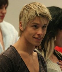 Hot Idols: Mitch Hewer 5df85d8e745b5.jpg