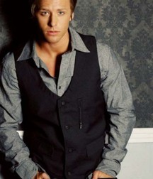 Hot Idols: Mitch Hewer 5df85d953eff9.jpg
