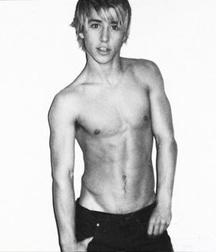 Hot Idols: Mitch Hewer 5df85dc608b64.jpg