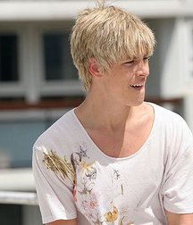 Hot Idols: Mitch Hewer 5df85dd7b19fe.jpg