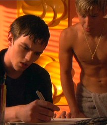 Hot Idols: Mitch Hewer 5df85de9ca63e.jpg