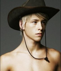 Hot Idols: Mitch Hewer 5df85dfcd6561.jpg