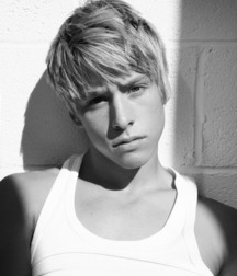 Hot Idols: Mitch Hewer 5df85e0888d91.jpg