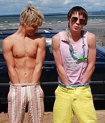 Hot Idols: Mitch Hewer 5df85e1b5e6b9.jpg